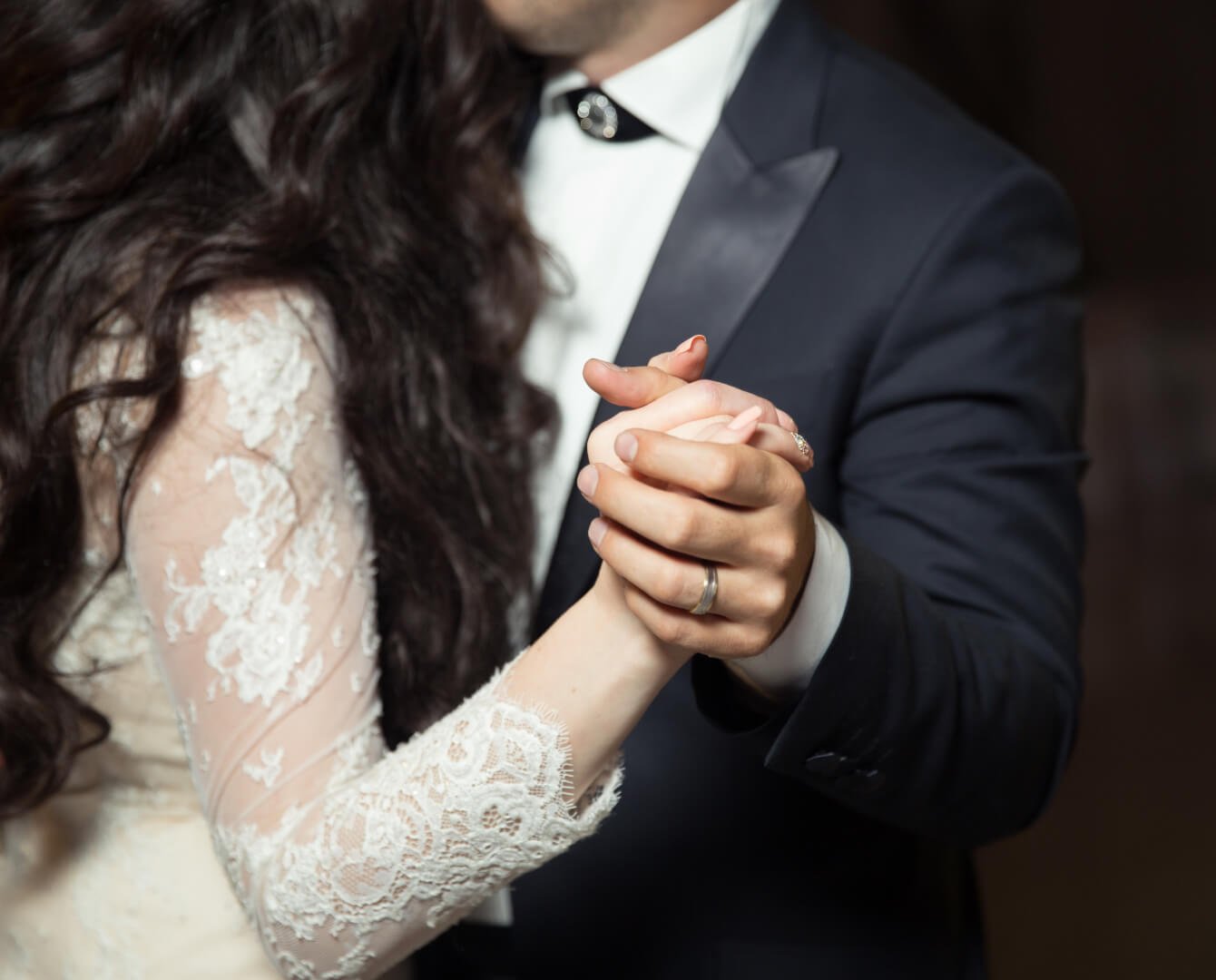 home-wedding-first-dance-featured-image